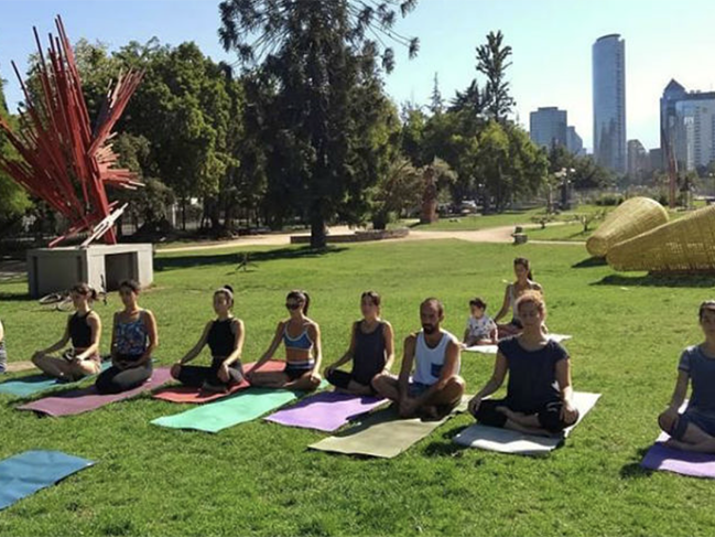 tours and travel in chile, Yoga en el parque - 2