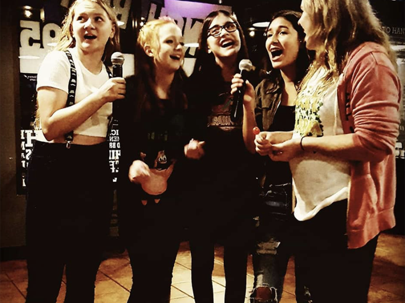 tours and travel in chile, Noche de karaoke - 2