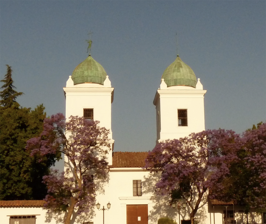 Los Dominicos Village
