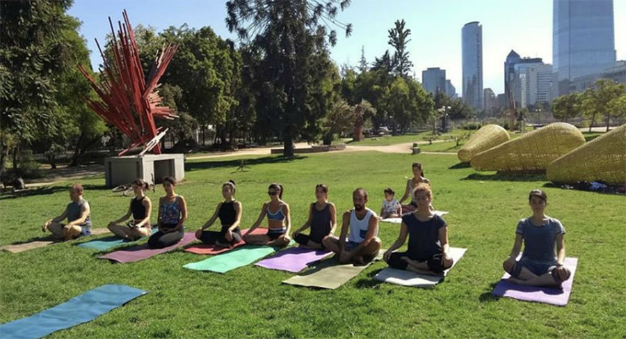 tours and travel in chile, Yoga en el parque - 2