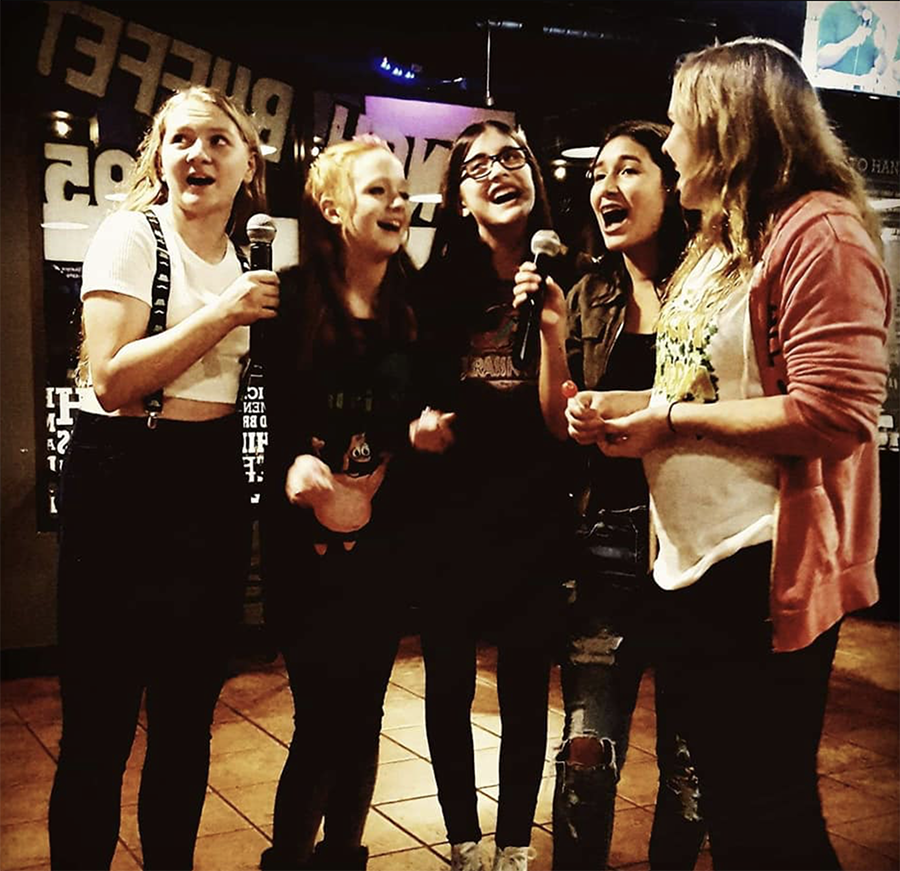 tours and travel in chile, Noche de karaoke - 2